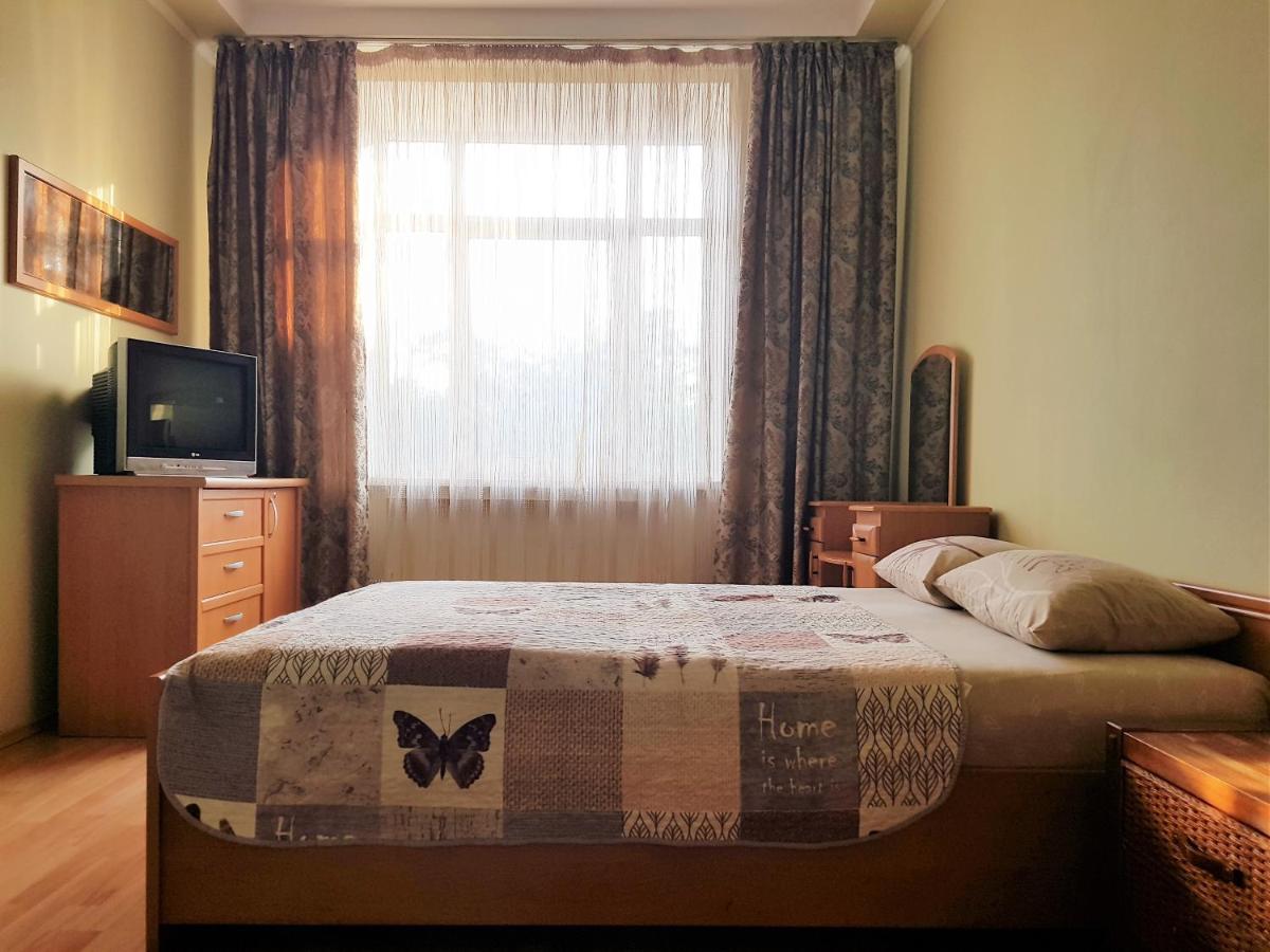 One-Bedroom Apartment with Balcony