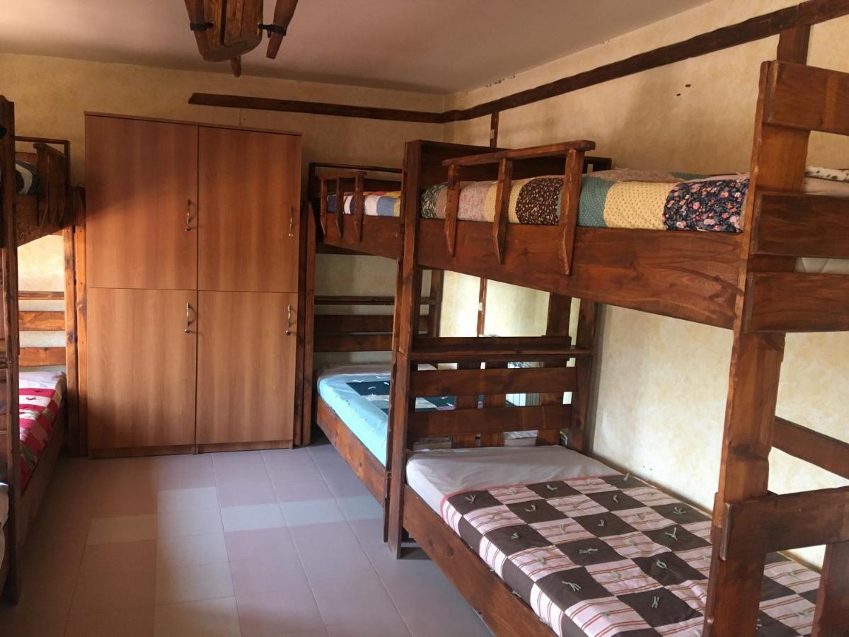 Dormitorio Misto con 8 Letti