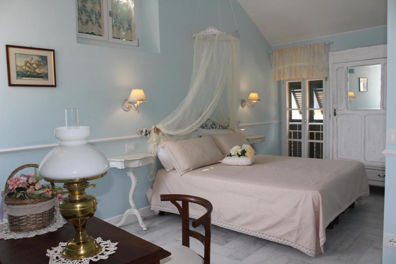 Doppelzimmer mit Balkon und Meerblick