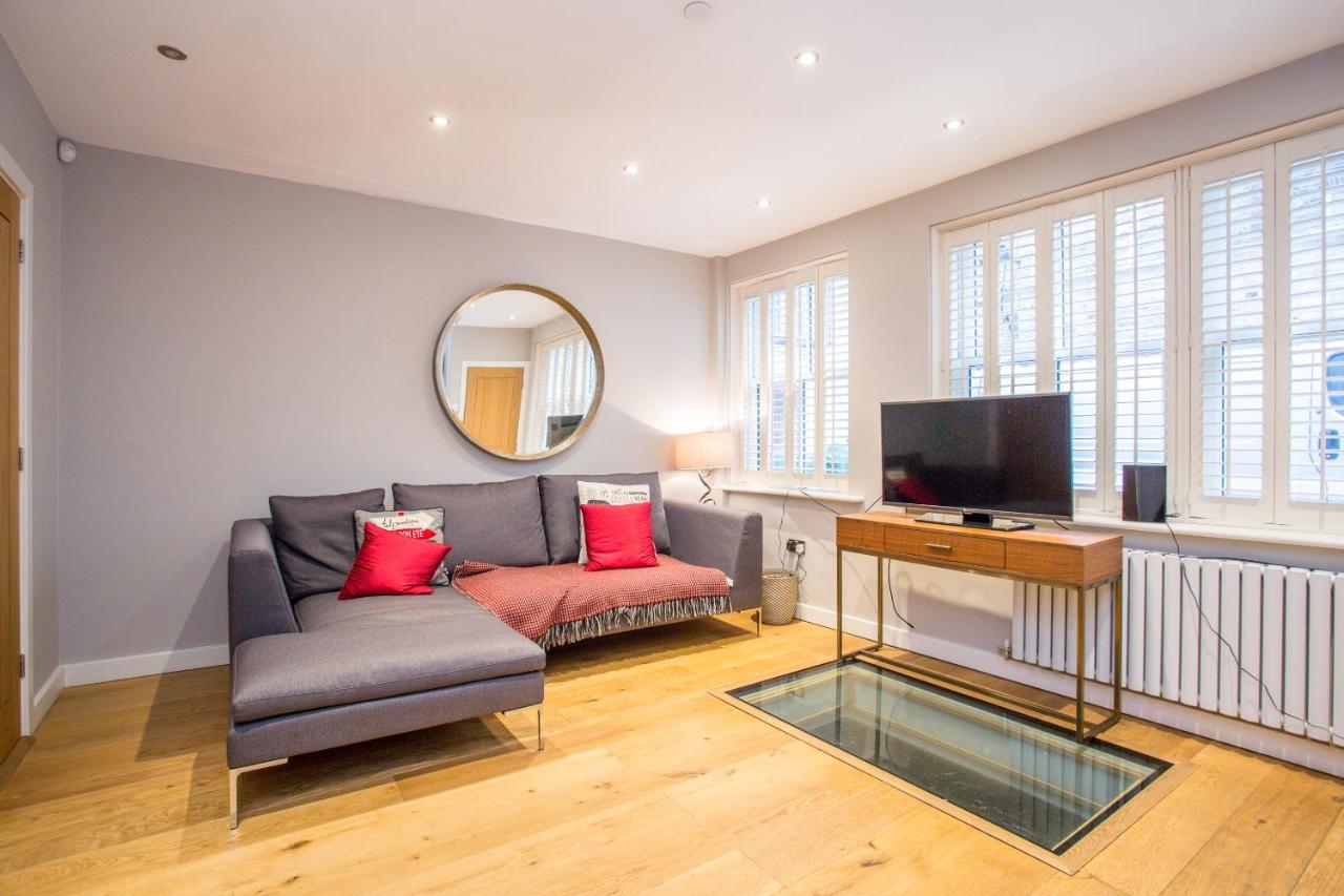 B&B London - The Escalier Mews - Bright 3BDR Home - Bed and Breakfast London