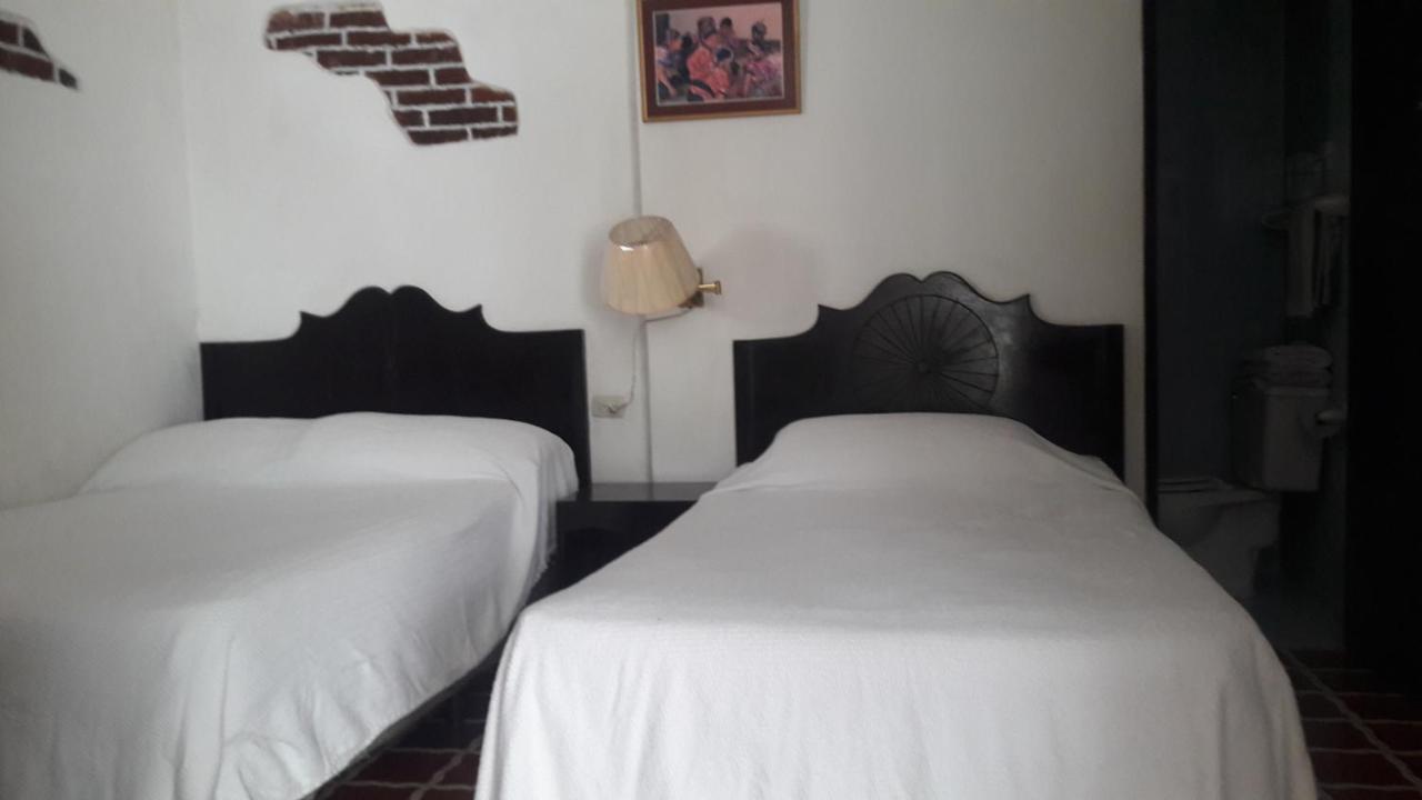 B&B Antigua Guatemala - Hotel De Cortez y Larraz - Bed and Breakfast Antigua Guatemala