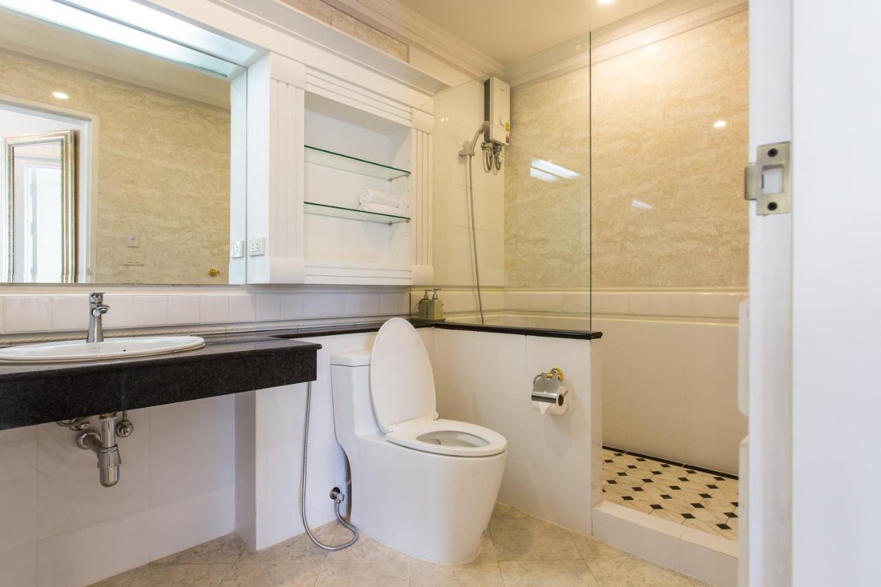 Single Room with Shared Bathroom