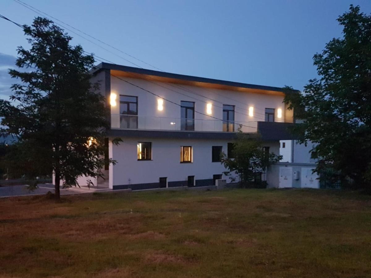 Element - B&B