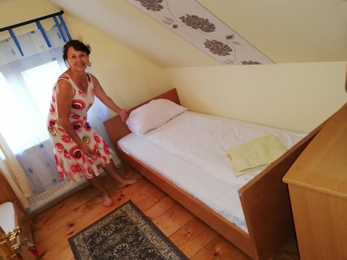Zweibettzimmer mit Gemeinschafts-WC