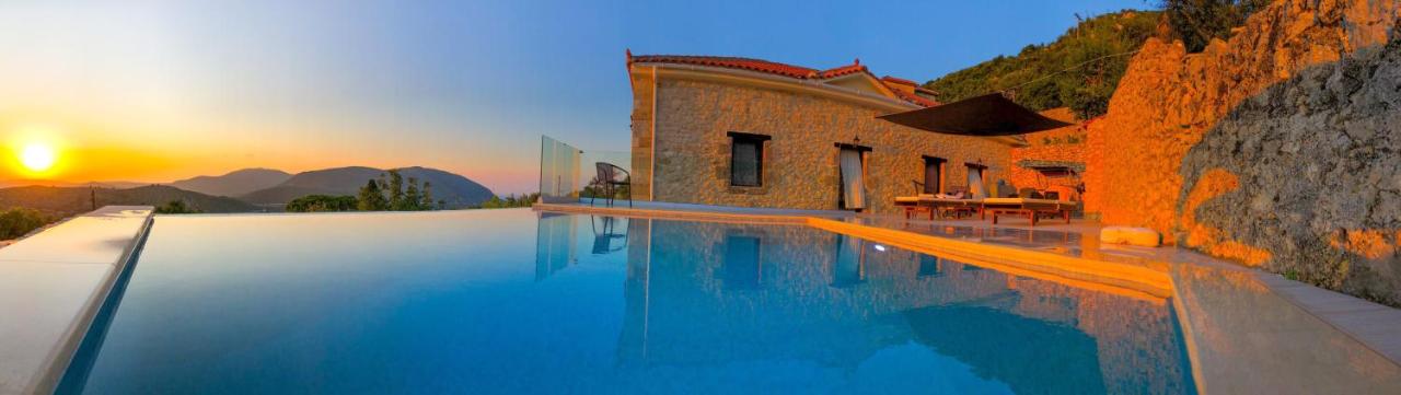 Luxury villa with private infinity pool - B&B