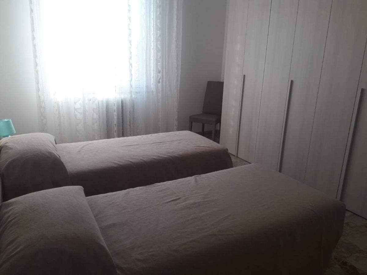 Doppel- oder Zweibettzimmer