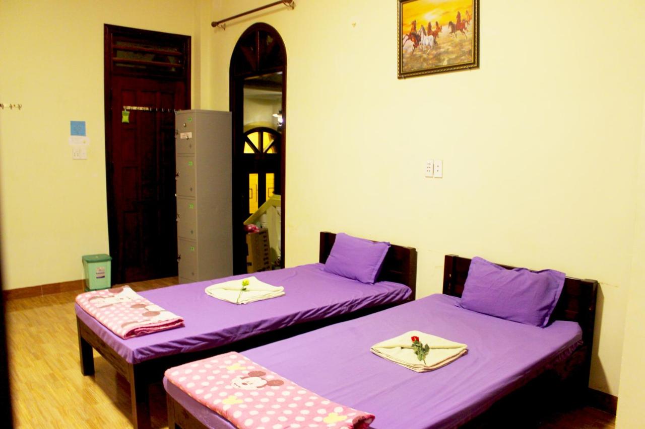 Single Bed in Mixed Dormitory Room
