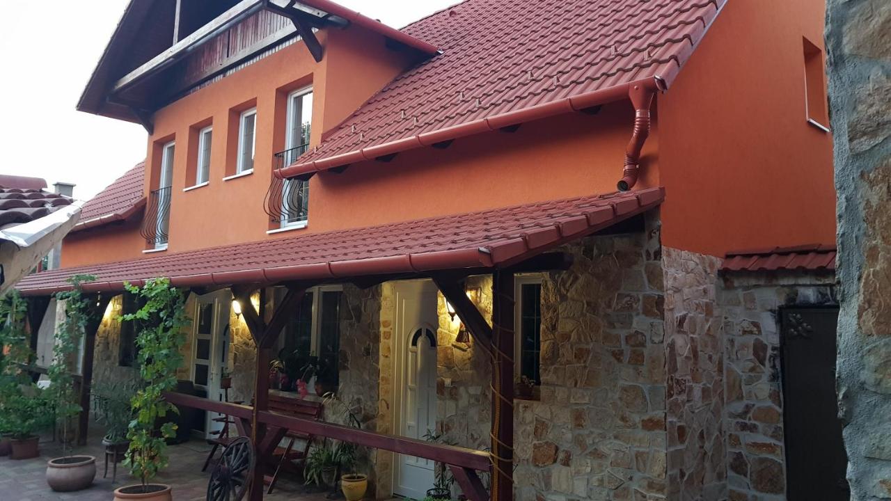 Főczény Pince és Vendégház - B&B