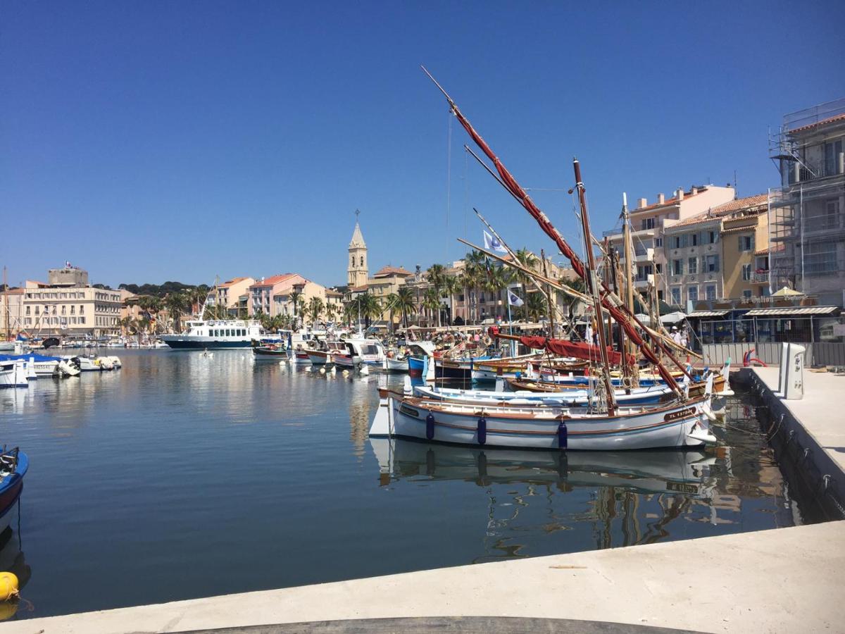 La tropezienne, Duplex 73 m2, 100 m du port, climatisation, grande terrasse - B&B