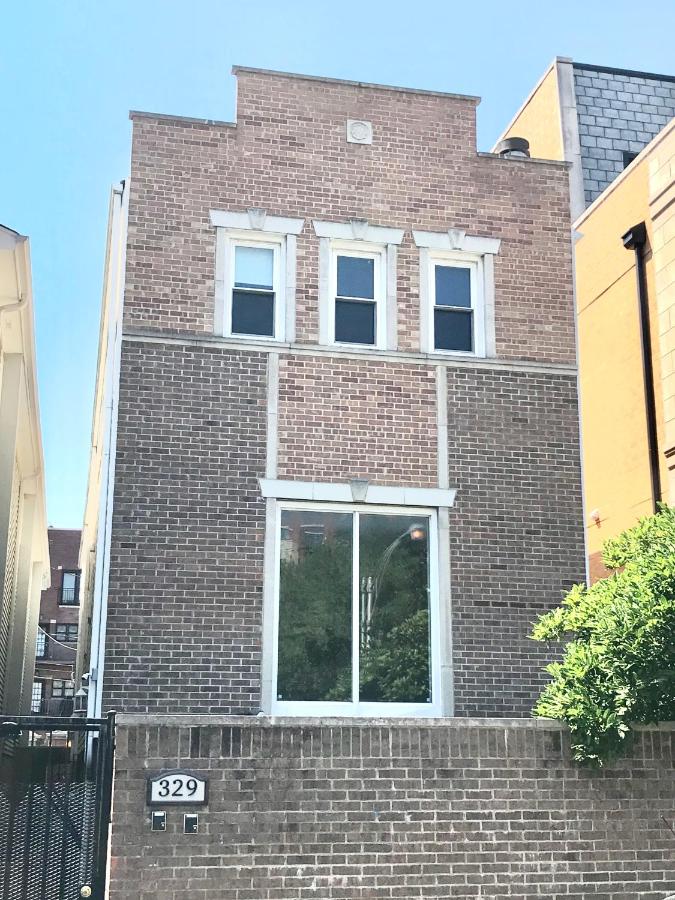 4 Bedroom Home in Best Location Parking Fireplace Back Yard Pets Welcome - B&B
