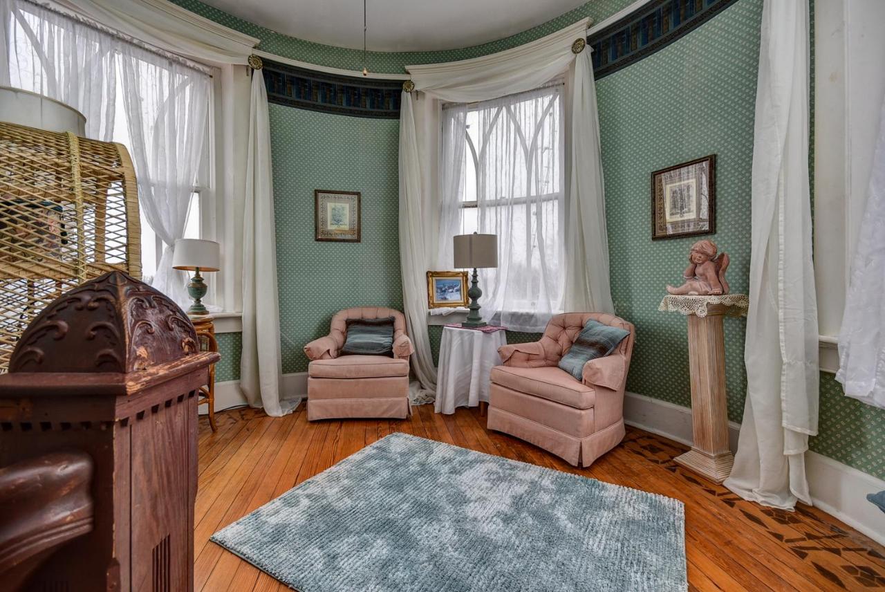 Queen Suite