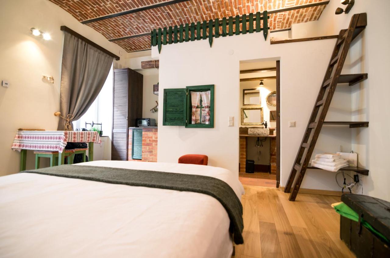 Folkloric Loft-Ulița Românească - B&B
