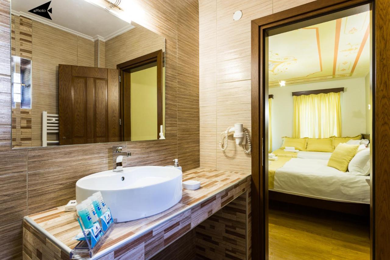 Deluxe Triple Room with Fireplace (Calendula)