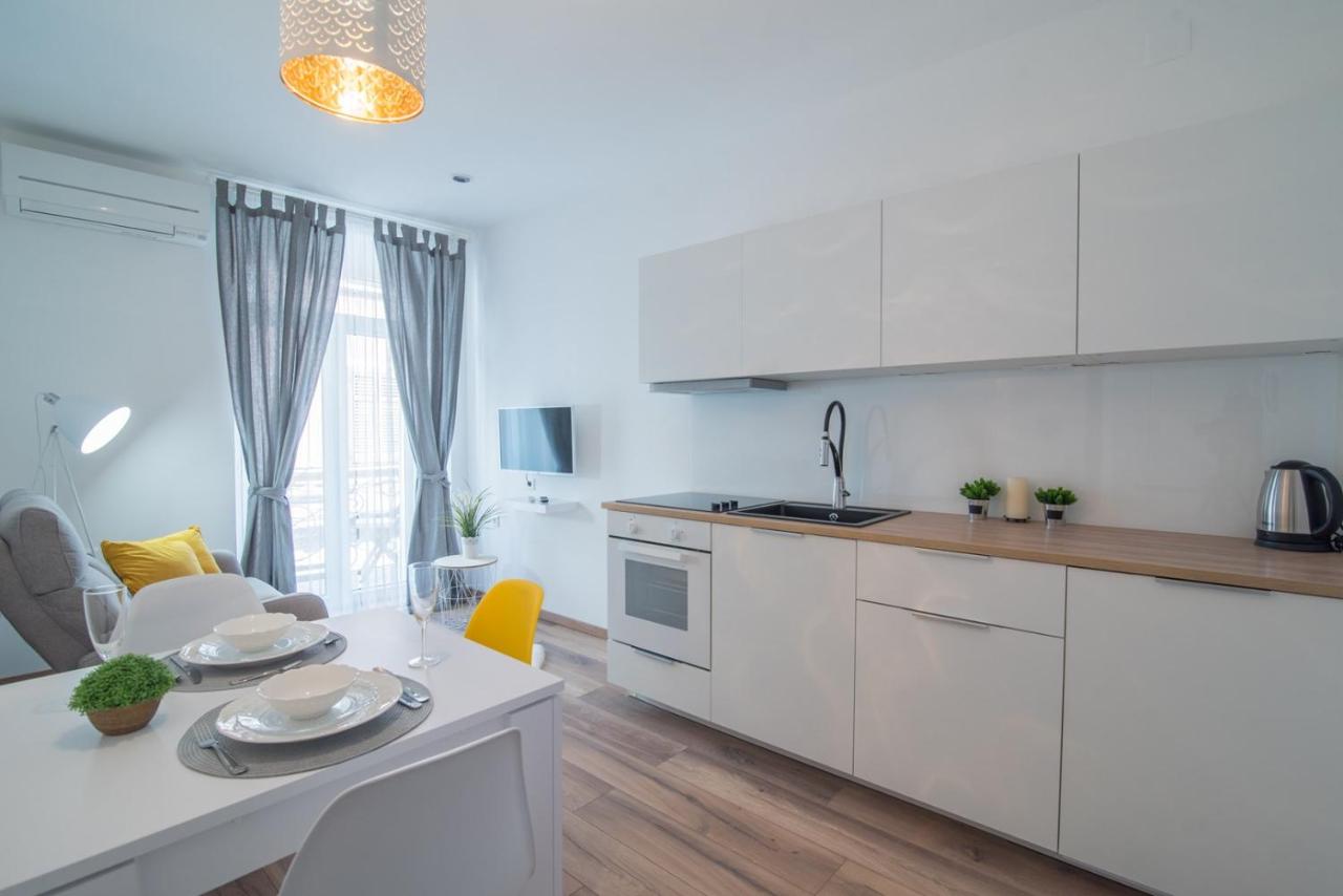 Leona Deluxe Apartments - B&B