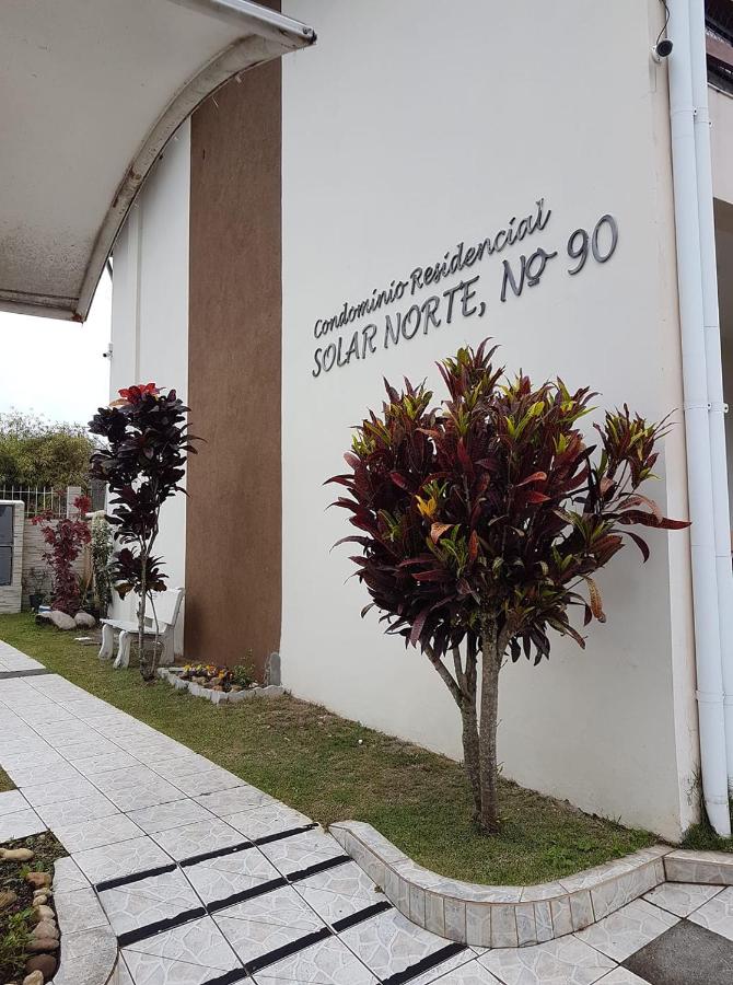 solar norte no centro dos ingleses a 50 metros da praia - B&B