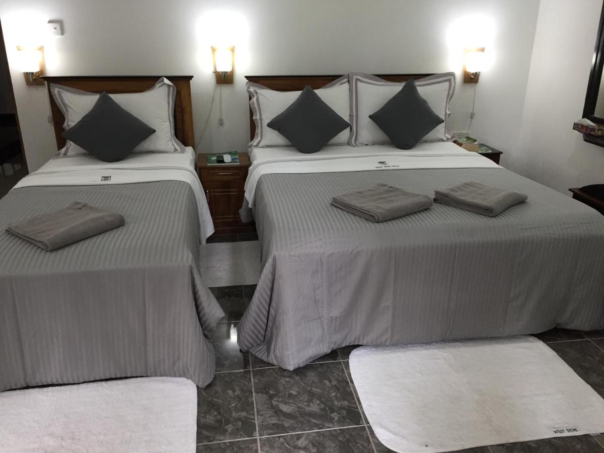 Camera Tripla Deluxe