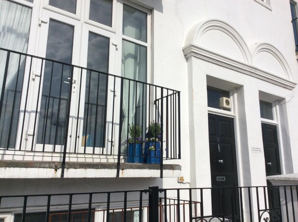 All On Your Doorstep - Bed and Breakfast Portsmouth