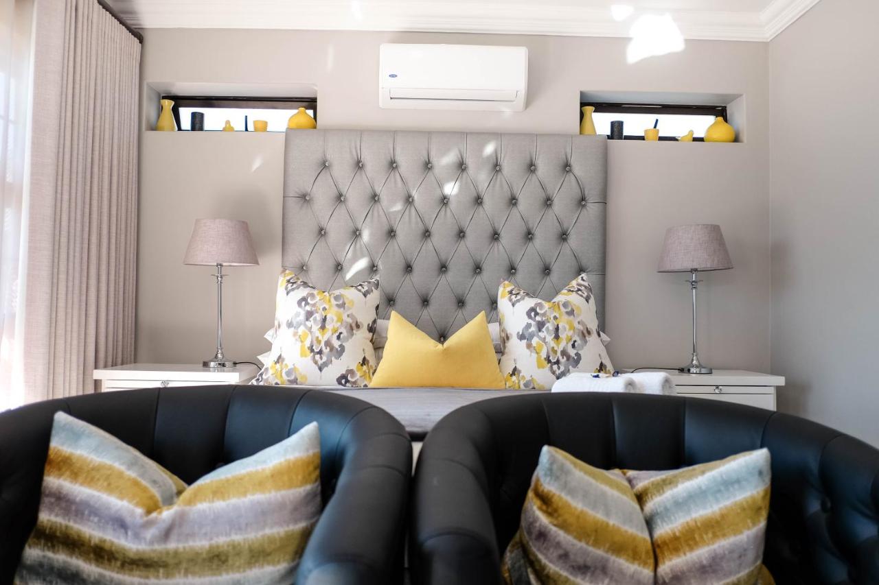 Queen Room with Pool View