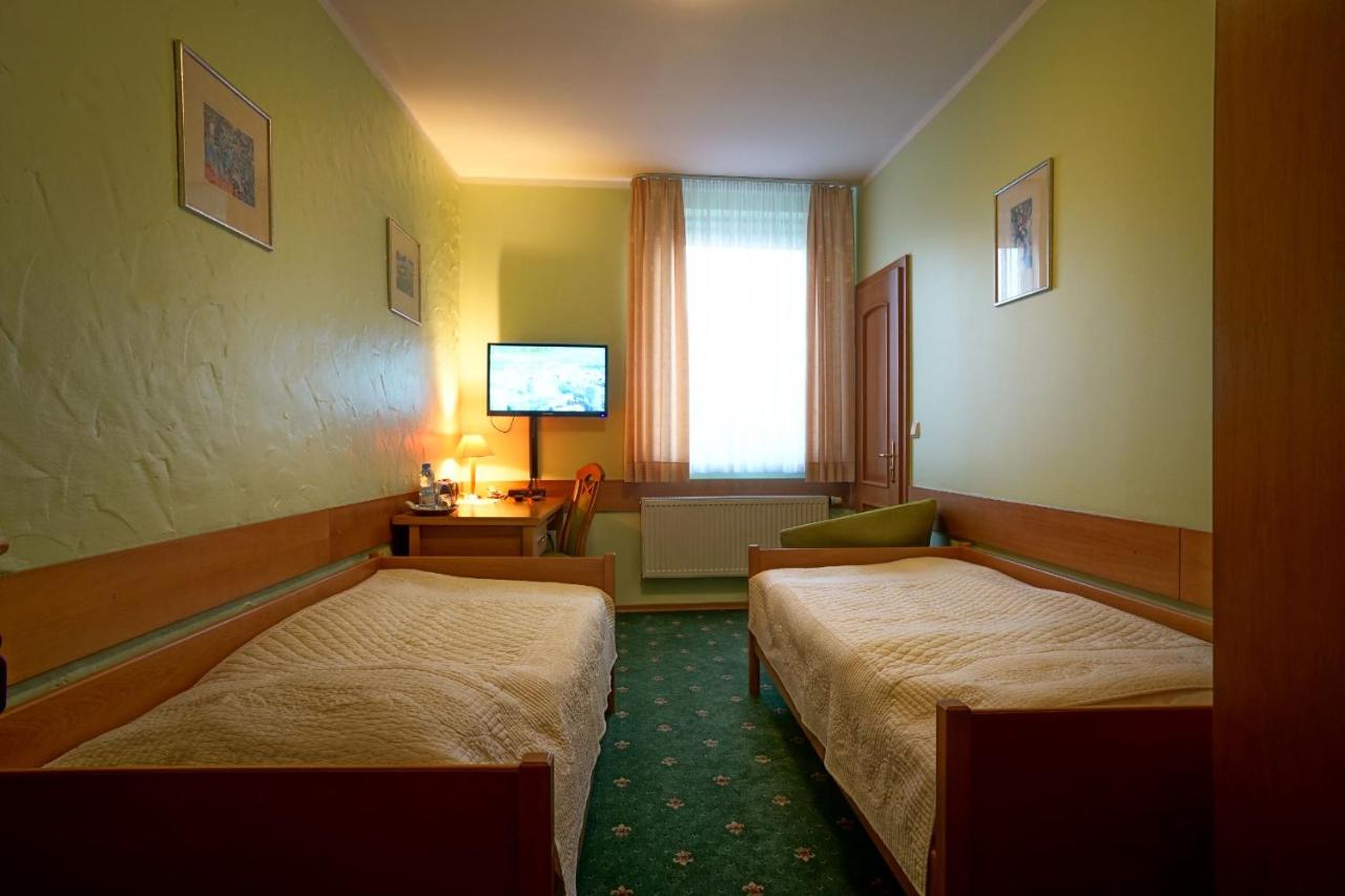 Kleines Zweibettzimmer