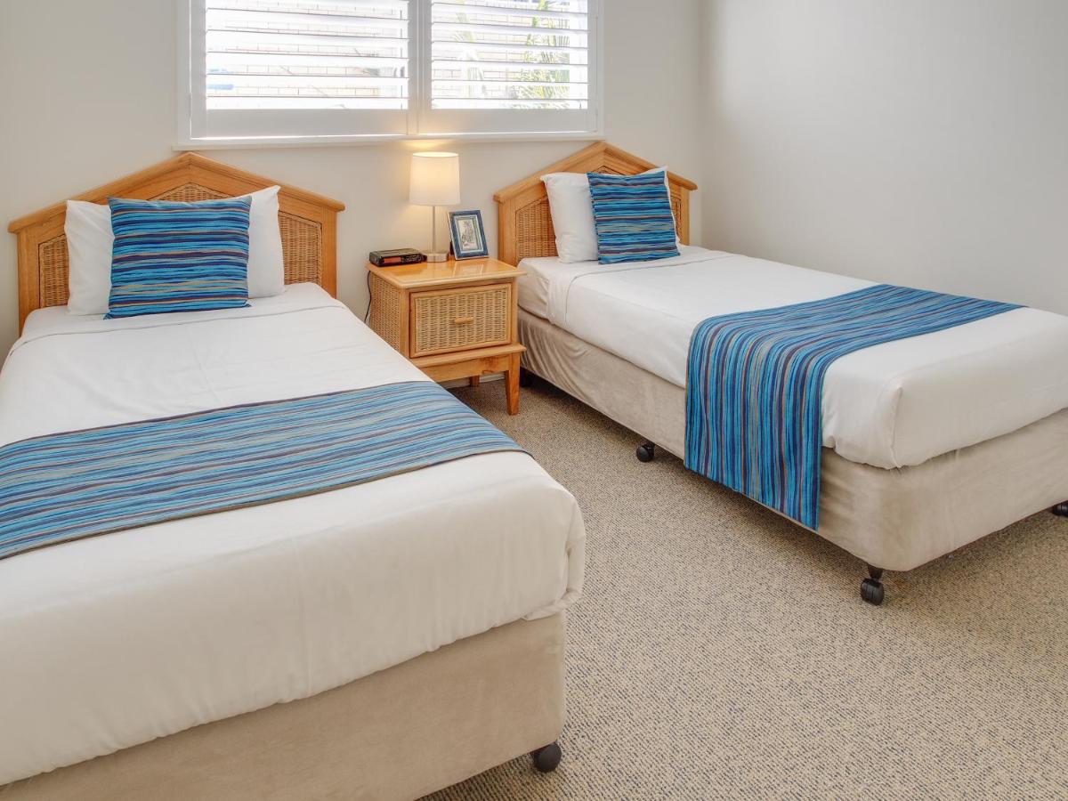Deluxe Three-Bedroom Apartment - Absolute Waterfront