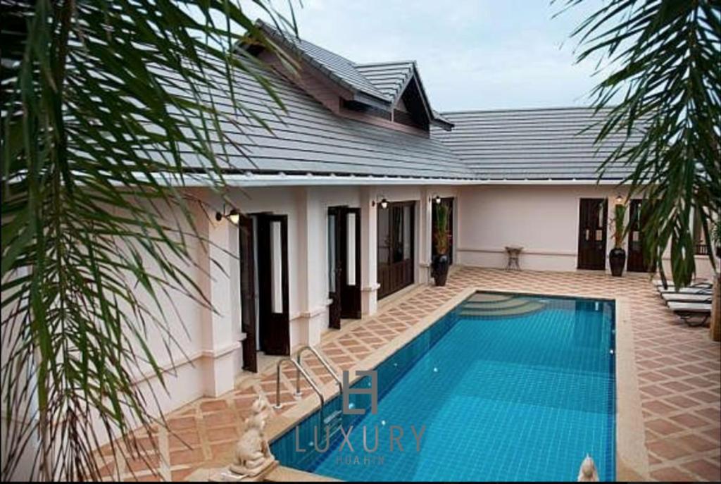 B&B Hua Hin - 4 Bedroom Private Bali Style Villa HH6 - Bed and Breakfast Hua Hin