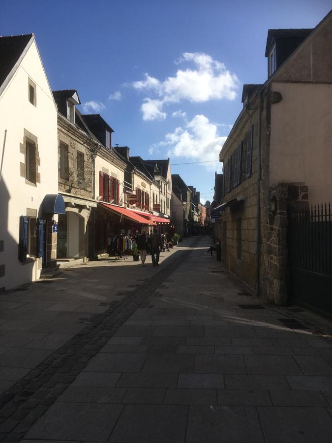 Votre mini maison en plein cœur du centre ville -terrasse - et parking privé sur place clos - draps et ménage inclus - Chambres d'hôtes Concarneau