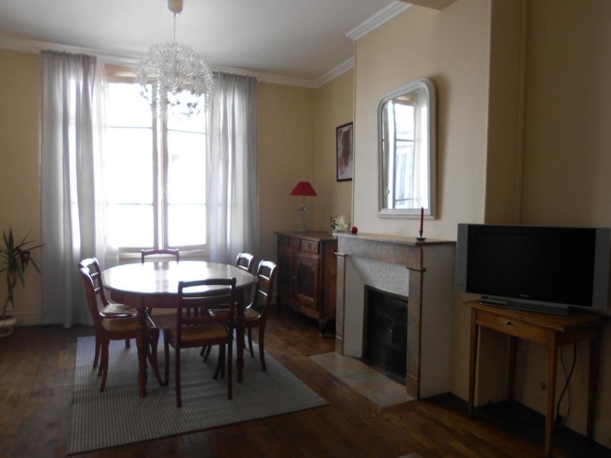 8 Rue de la Petite Bilange " Maison du Centre" - B&B