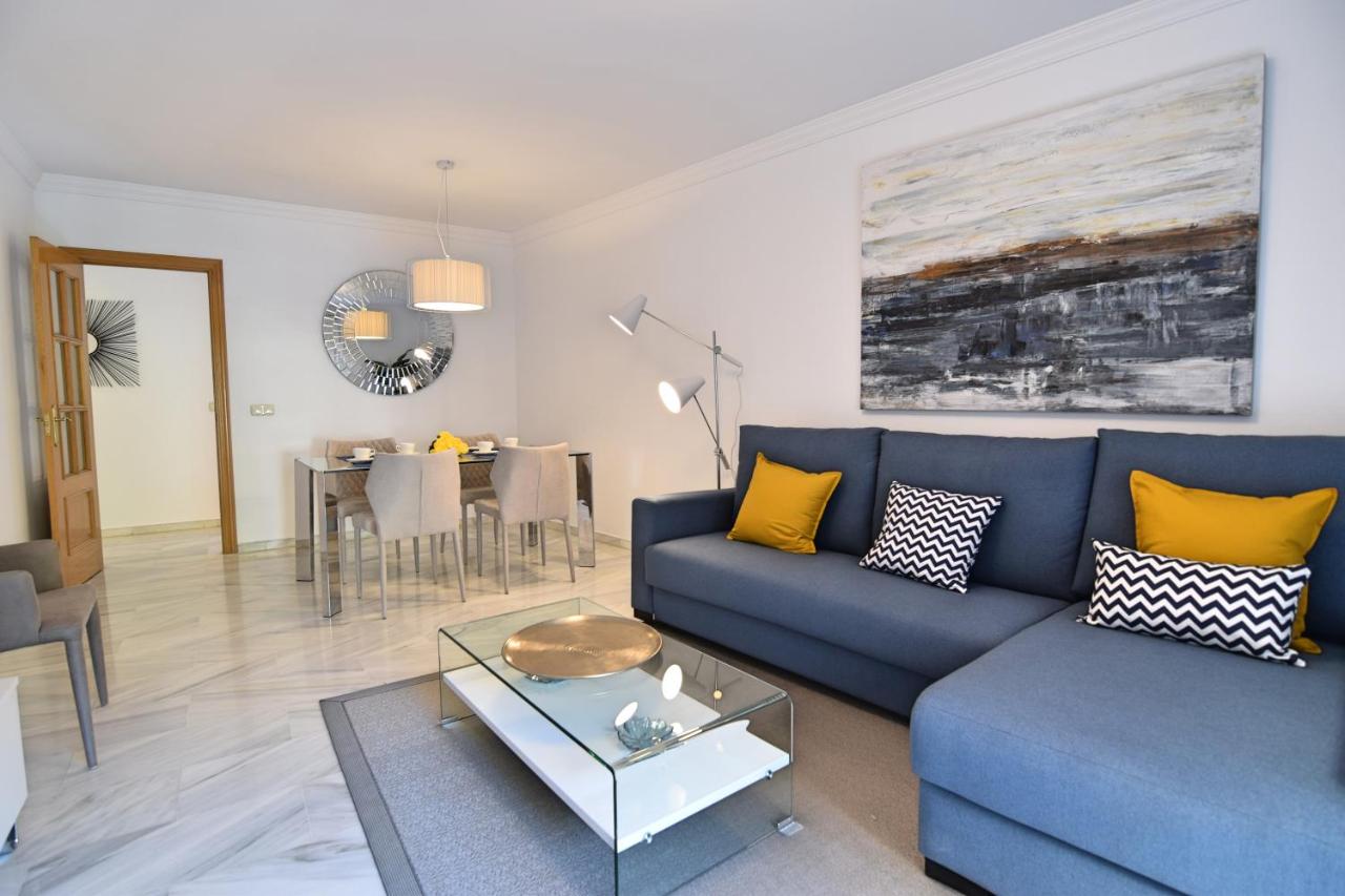 Apt Puerto Malagueta Solo Familias - B&B Málaga