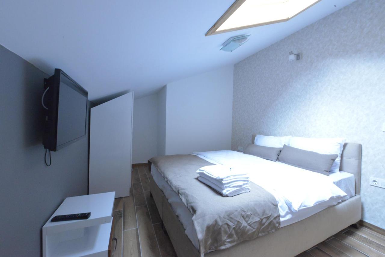 One-Bedroom Suite with Balcony (Attic)