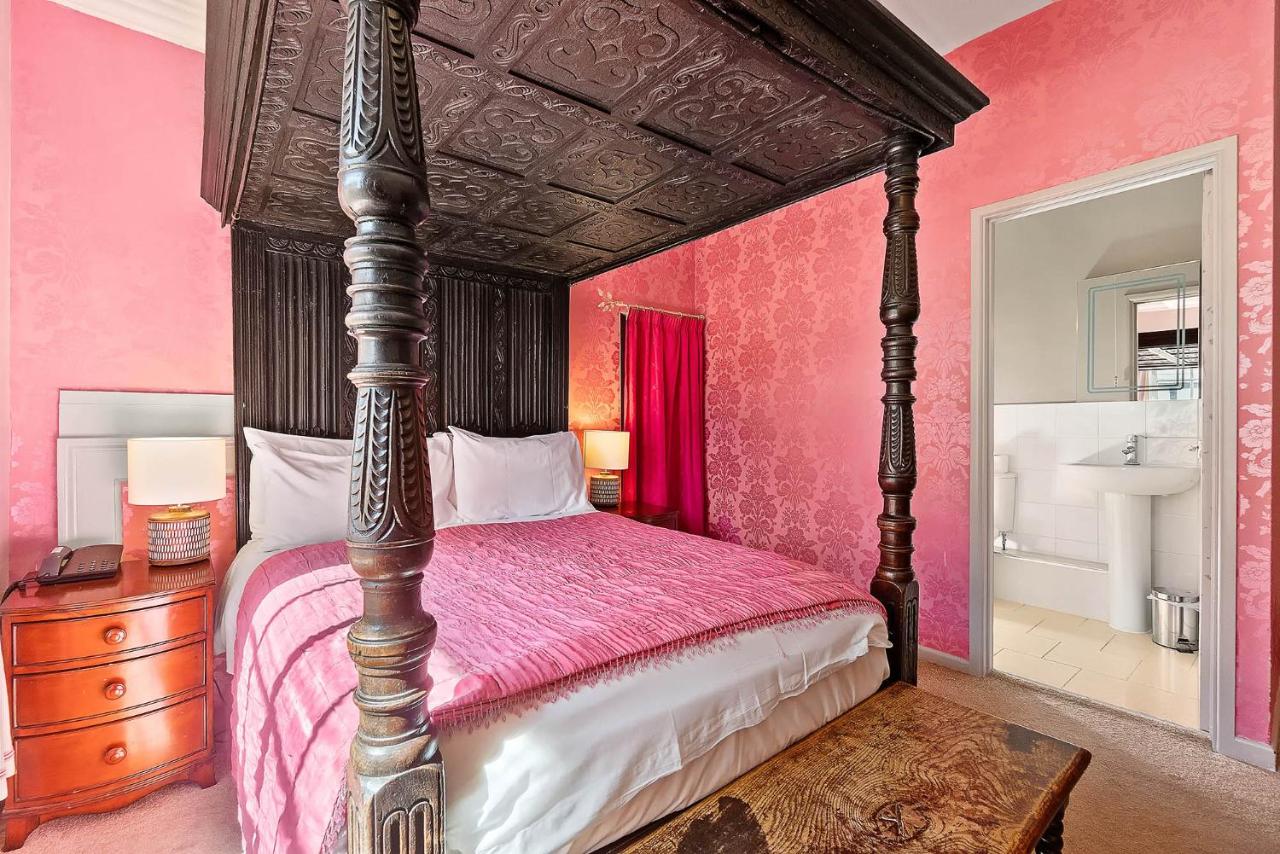 Double Room with Four-Poster Bed