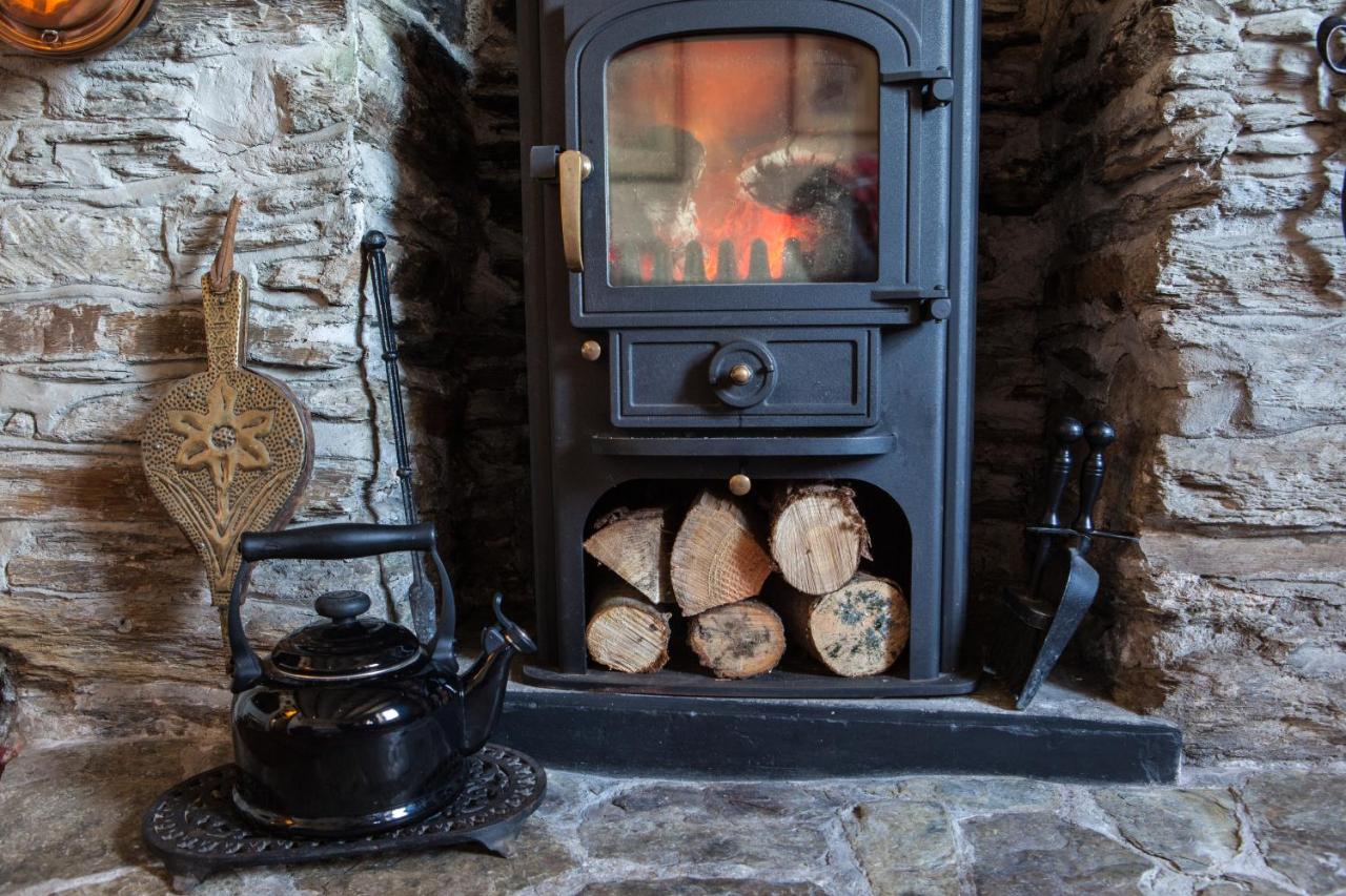 Charming Devon Cottage near Quay-Rain Shower, Restaurants & Free Parking - B&B