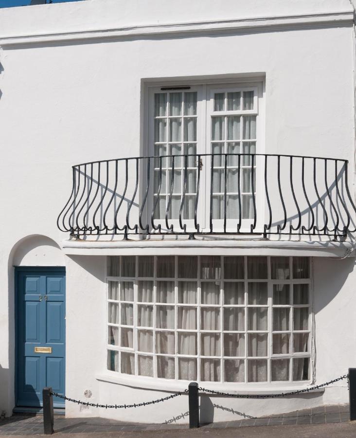 Sea Breeze Cottage with Parking by MyHolidayLet - B&B Brighton