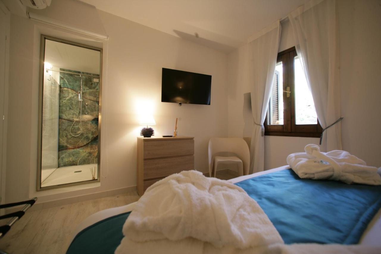 Suite mit Kingsize-Bett mit Whirlpool