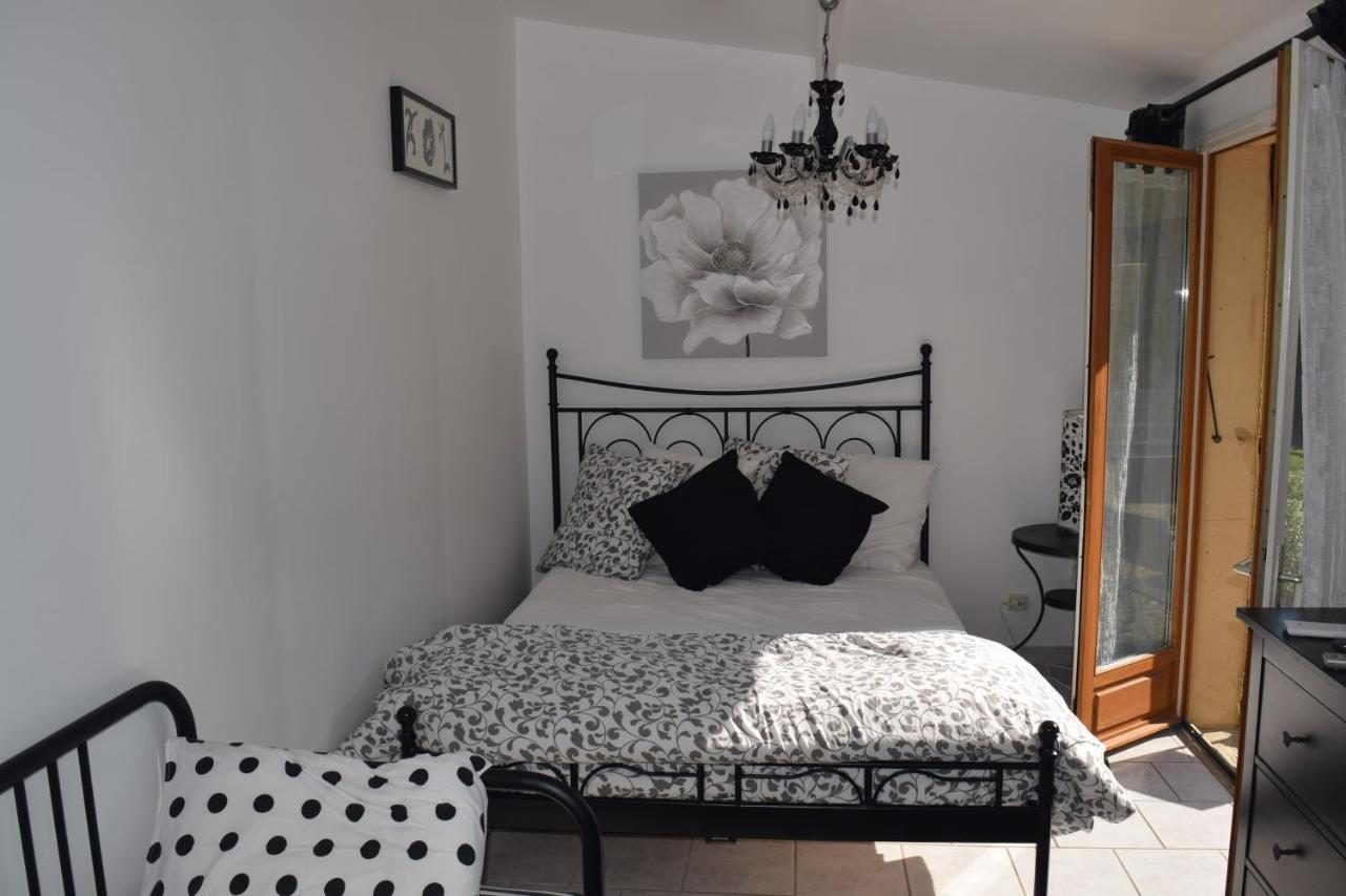 Estudio con 1 cama grande