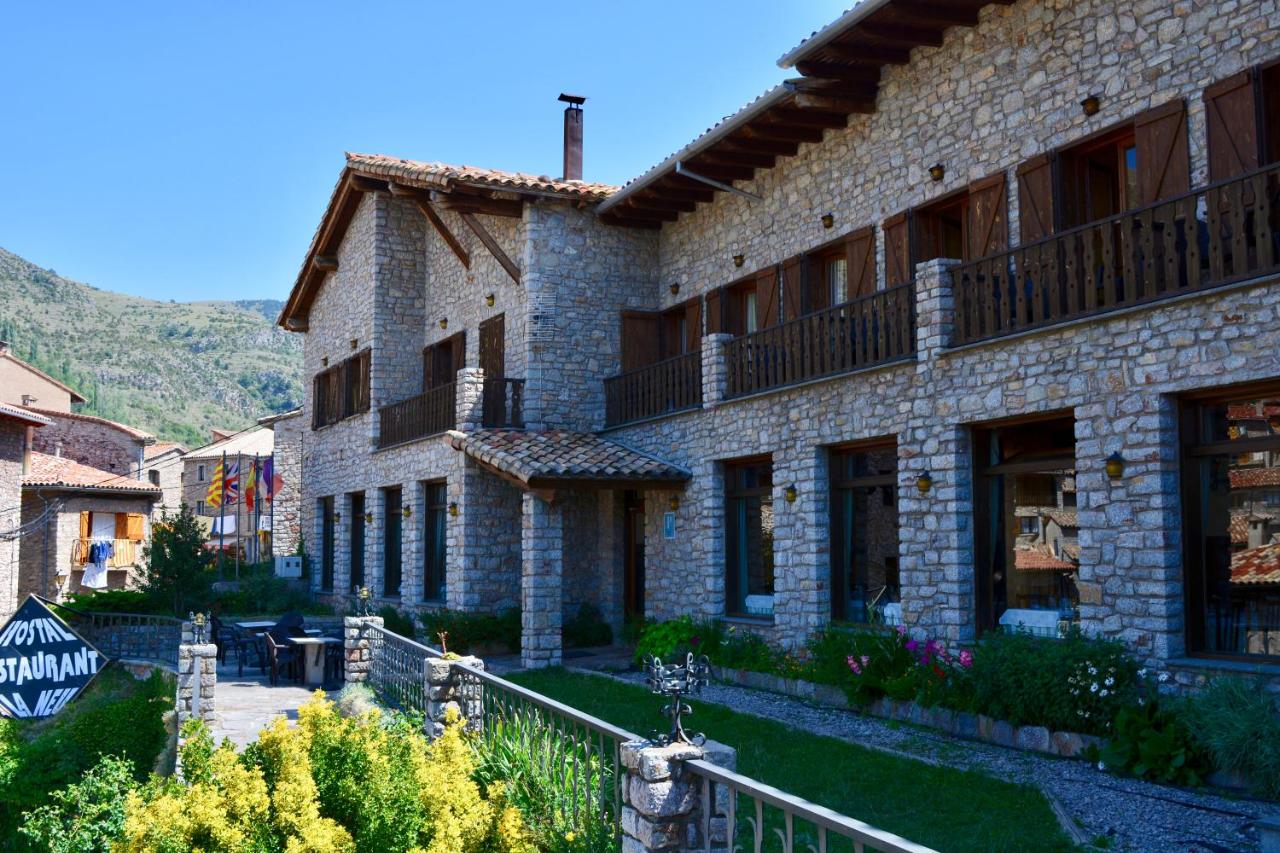 Hostal La Neu - B&B