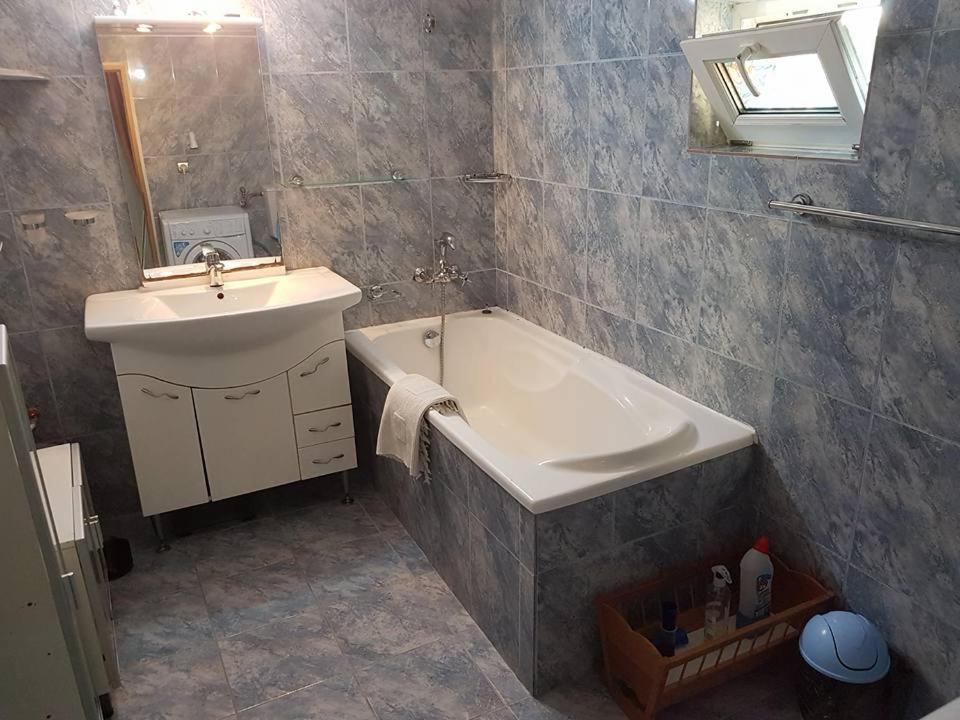 Camera Familiare con Bagno in Comune