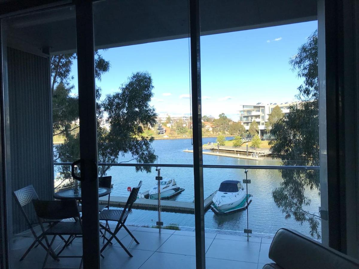 B&B Melbourne - Marina View Apartment on the Maribyrnong River, Melbourne - Bed and Breakfast Melbourne