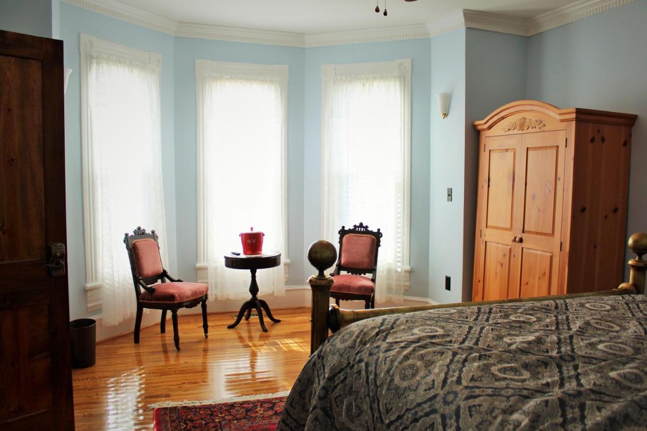 Superior Queen Room - Blue Ridge
