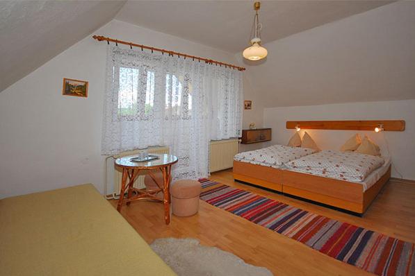 Triple Room with Shared Bathroom and Balcony