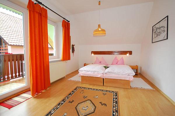 Triple Room with Shared Bathroom and Balcony