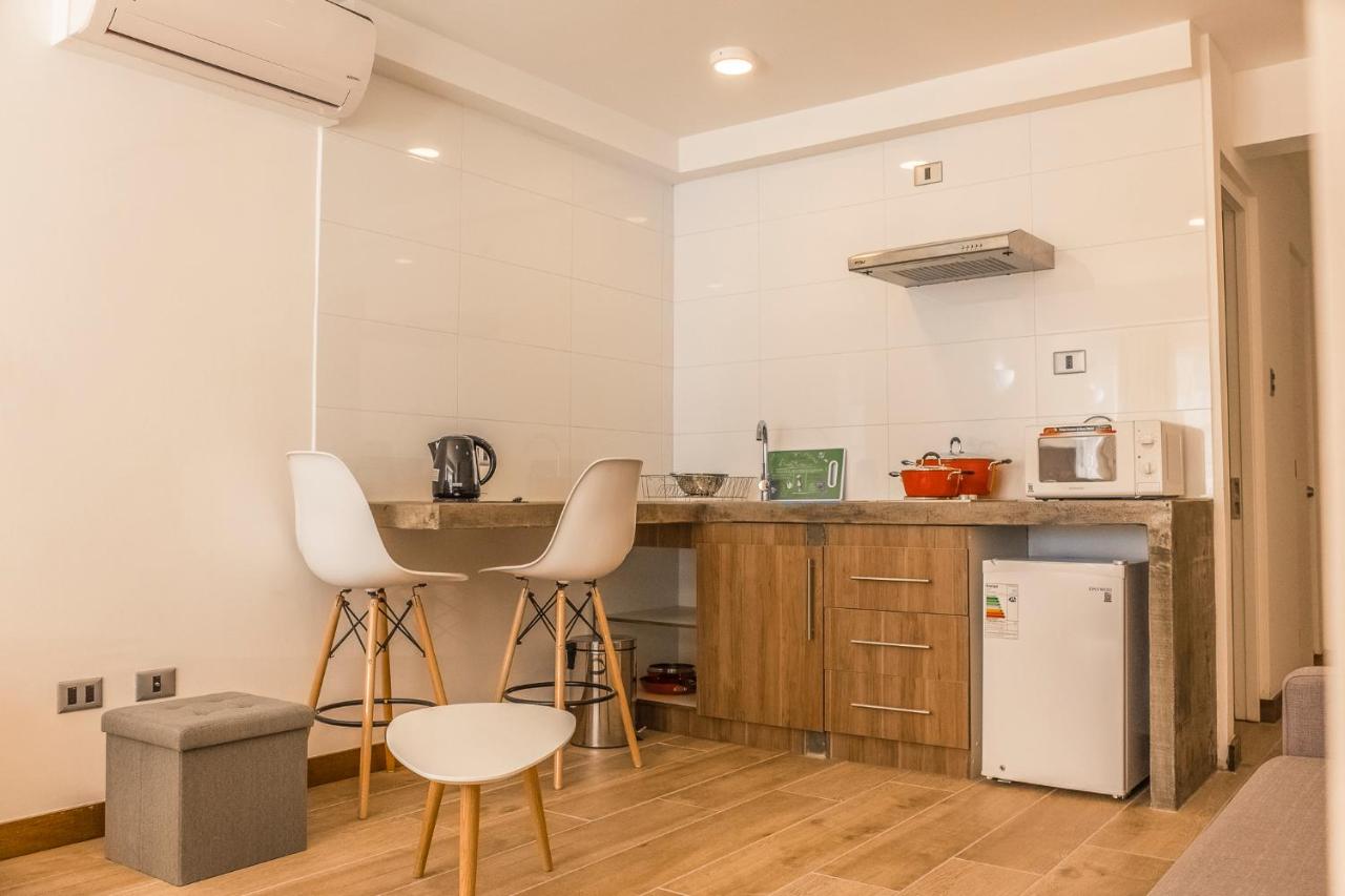 Zimmer mit Queensize-Bett und Balkon