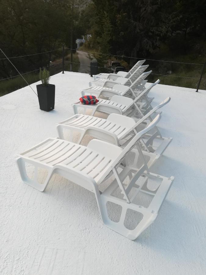 Holiday House "M" Omiš - Newly renovated house with swimming pool, 3 rooms, gym, large terrace with amazing view on town and 6 parkplaces - B&B