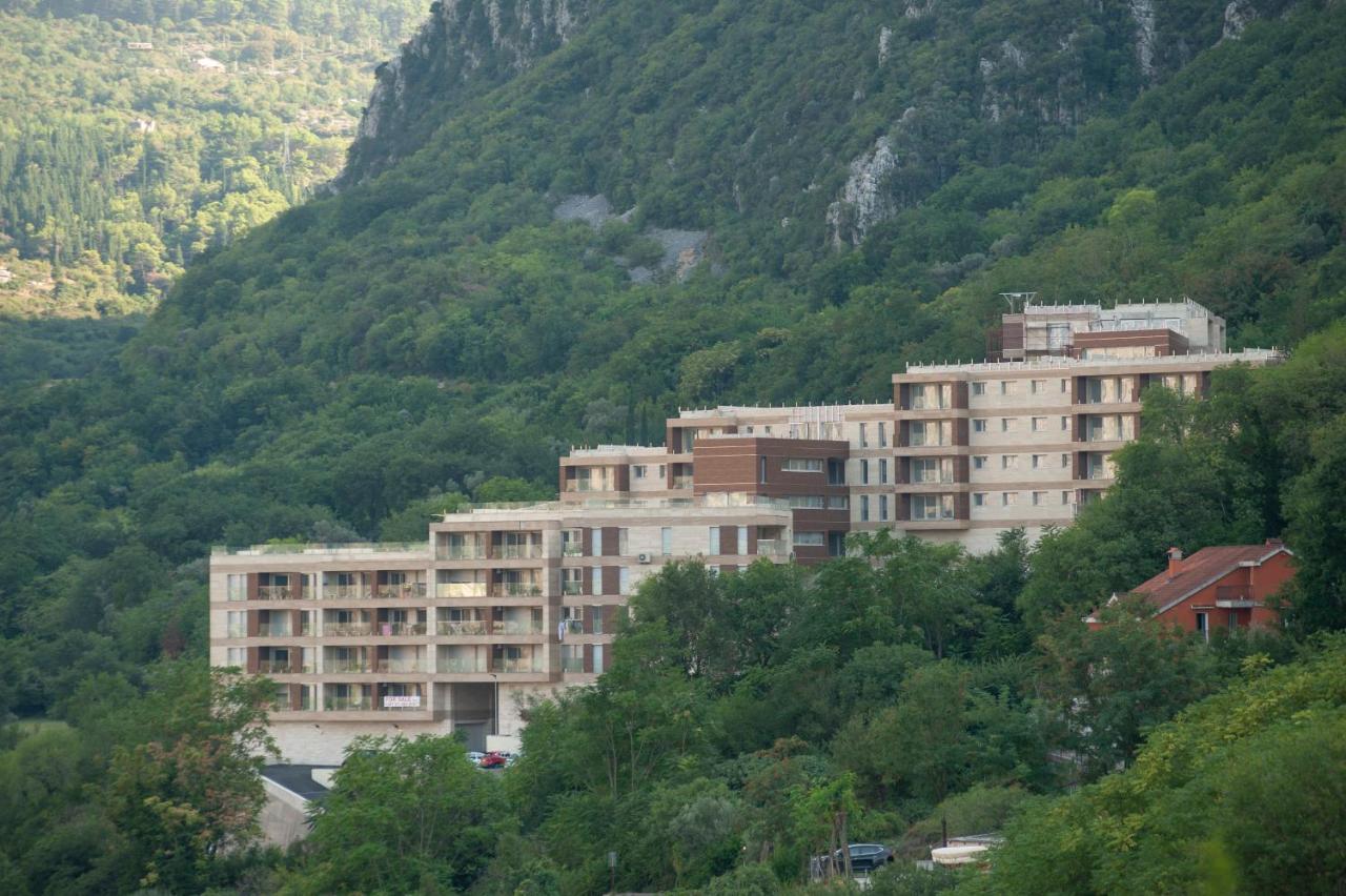 One-Bedroom Apartment with Sea View