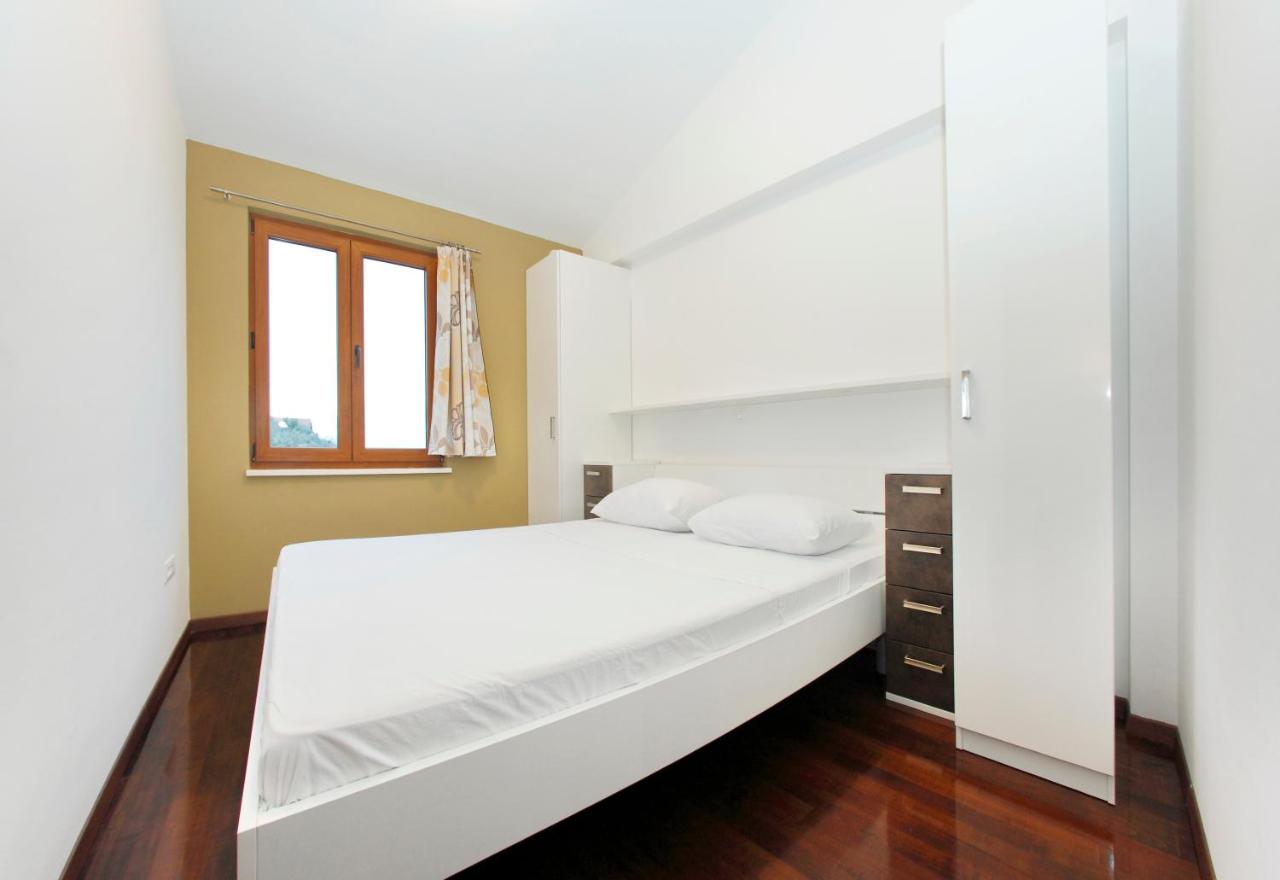 Three-Bedroom Apartment with Balcony and Sea View