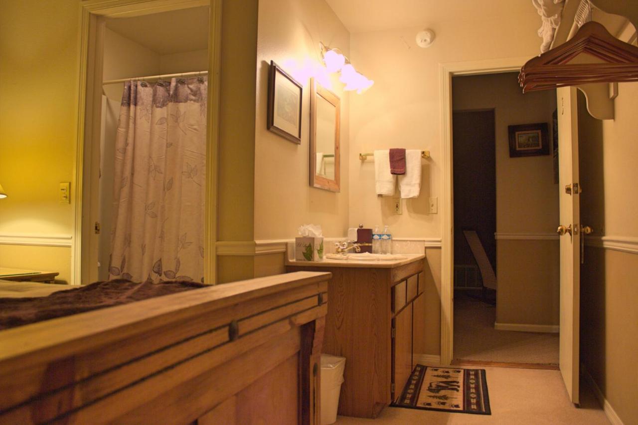 Standard Queen Room