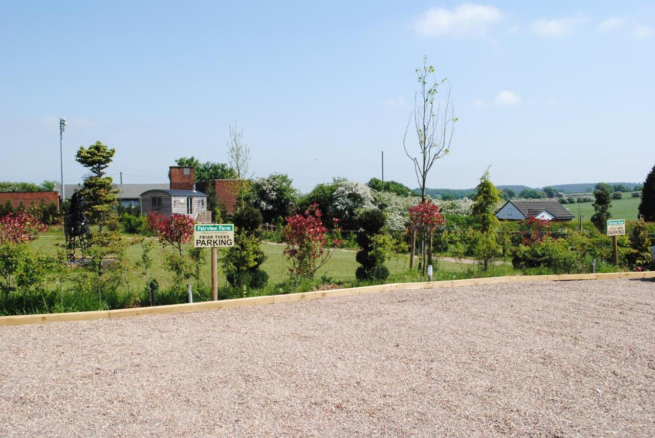 The Little John Petite Cosy Log Cabin - Sleeps 2, great for romantic breaks, couples, single guests, near Sherwood Forest at Fairview Farm, Nottingham set in 88 acres - Chambres d'hôtes Blidworth