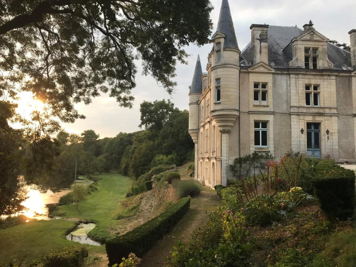 La Maison du Gardien Domaine du Château des Loups - Chambres d'hôtes Échiré