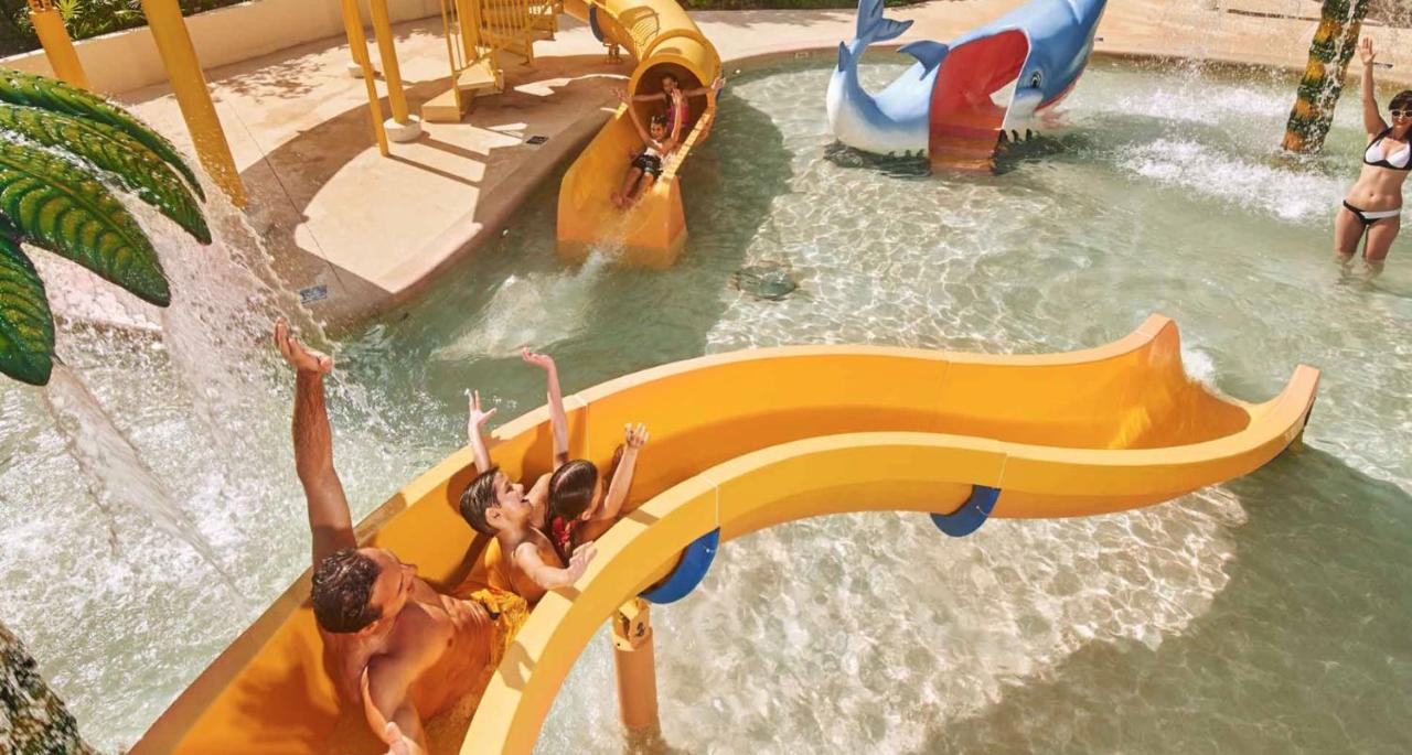 Beachfront Getaway Condo - B&B Cancún