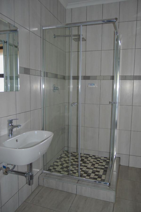 Economy Triple Room