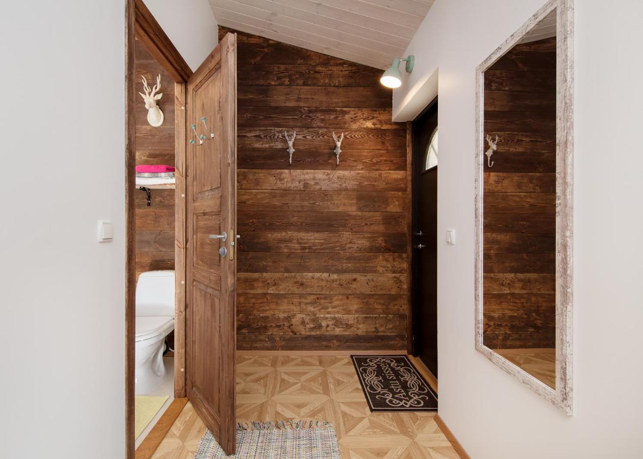 Cute apartment, next to old town, with free parking - B&B Tallinn